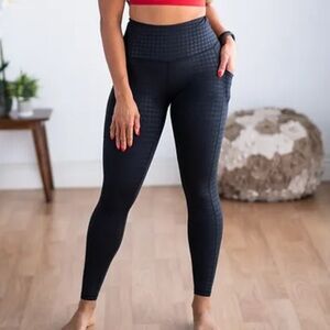 Love Her Slimming Encore Black Houndstooth Compression Leggings